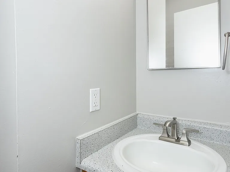 Crown Apartments — Photo 27