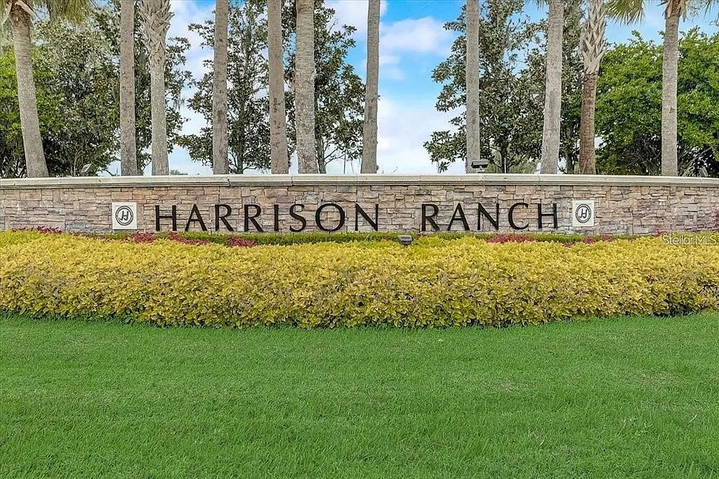 3 bed, 2.0 bath, 1270 sqft, $2,300 — Photo 2