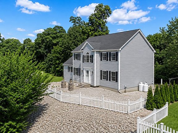 3rd image of 3 Moore Dr