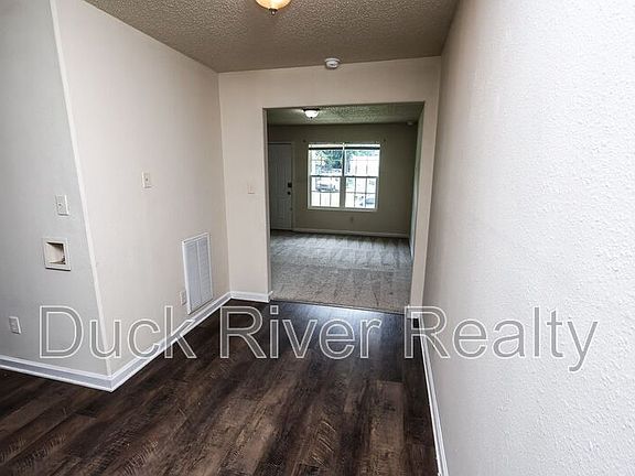 4th image of 1109A E End St