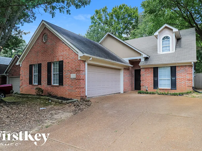 1049 Nolan Ln — Photo 2