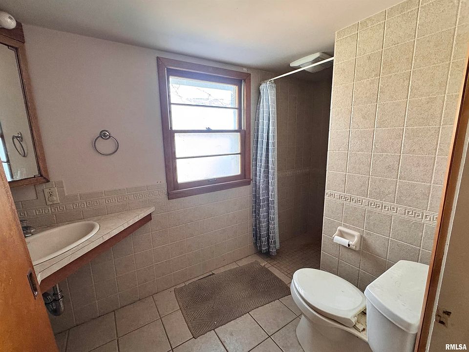 2nd image of 1345 Parkview Dr