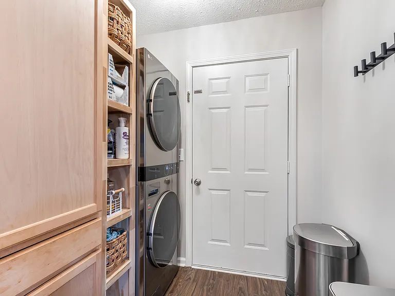2423 Sawmill St — Photo 14