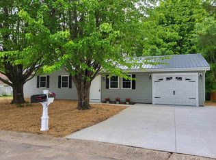 108 Lee Ann Ct, Blanchester, OH 45107