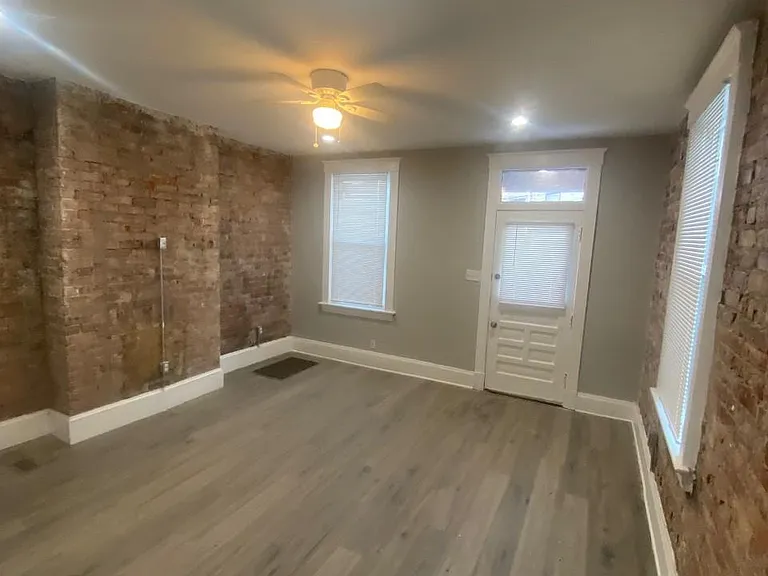 315 E University Ave — Photo 6