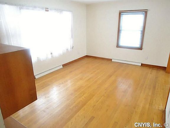 3rd image of 922 Stolp Ave