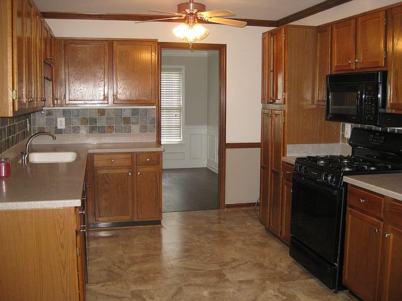 3rd image of 1623 Pine Creek Way