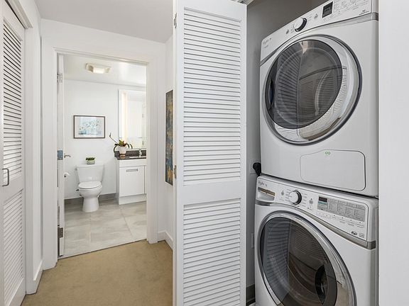 3rd image of 300 Berry St Unit 514