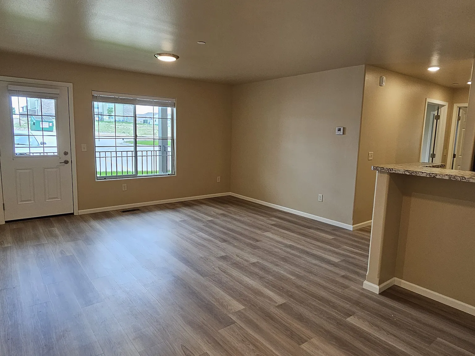 2 bed, 1006 sqft, $1,400 — Photo 2