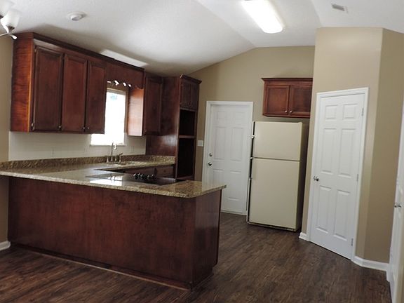 3rd image of 2542 Forrestwood Dr