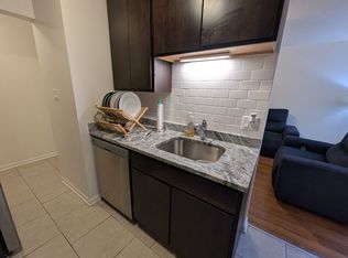 Spacious Top-Floor 1 BR/1 BA in Edgewater Elevator Building - Great for Commuters!, Chicago, IL 60660