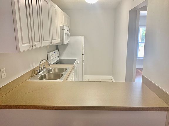 5th image of 2808 W Azeele St Unit 213
