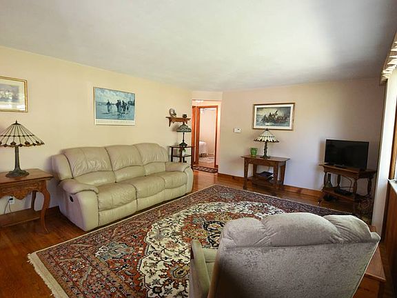 3rd image of 47 N Parker Ave