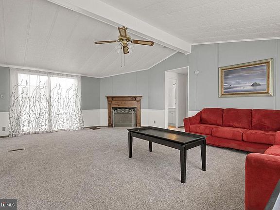 3rd image of 11 Boxwood Blvd