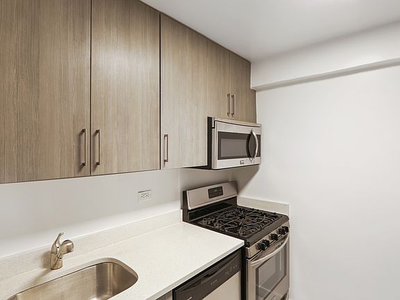 5th image of 1770 Grand Concourse APT 8D