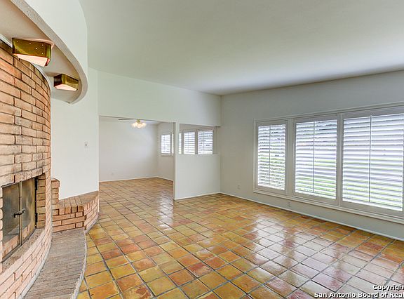 4th image of 111 Danube Dr