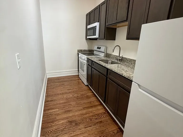 139 E Broad St — Photo 12