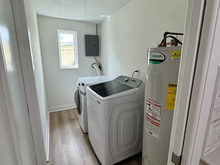 2436 SW Hideaway Ln — Photo 16