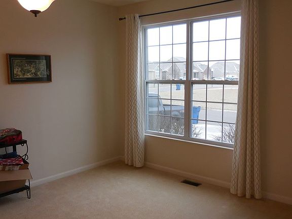 3rd image of 4215 Bergamot Dr
