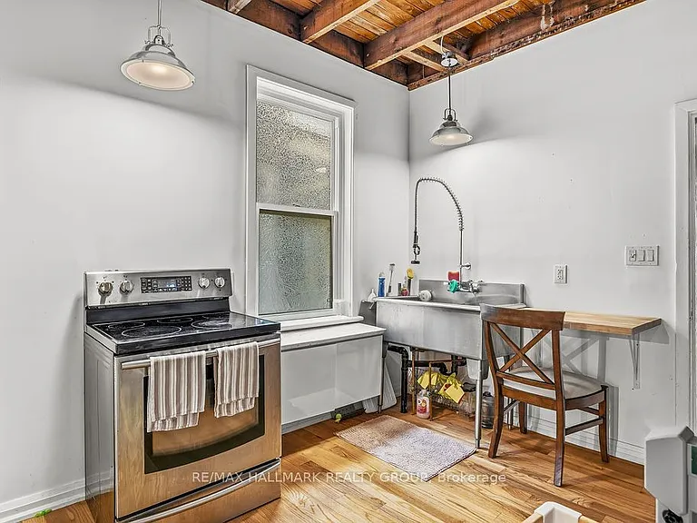 439 Kent St — Photo 15