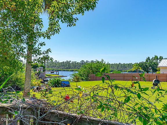 4th image of 405 Acacia Dr