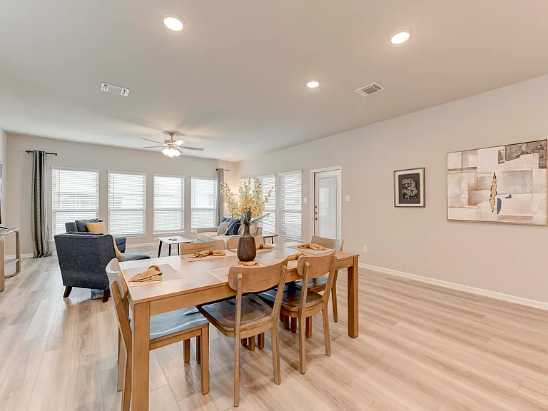 615 Winscott Ave — Photo 6