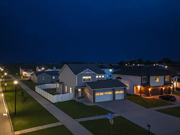 903 58th Ave S, Grand Forks, ND 58201