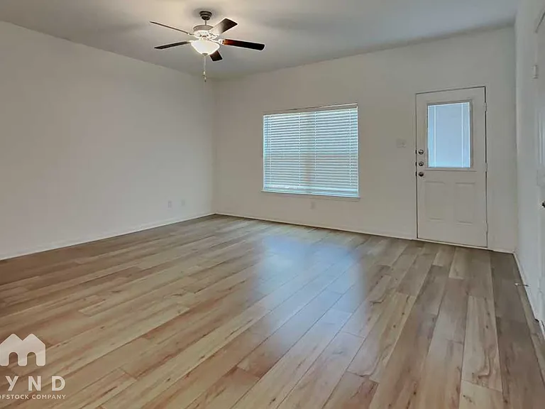 10826 Quinn Ct — Photo 2