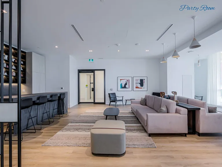 5249 Dundas St W — Photo 17