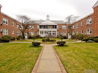 1361 Broadway APT B35, Hewlett, NY 11557