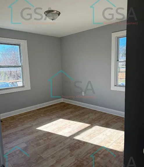 694 Saxon Ave — Photo 17