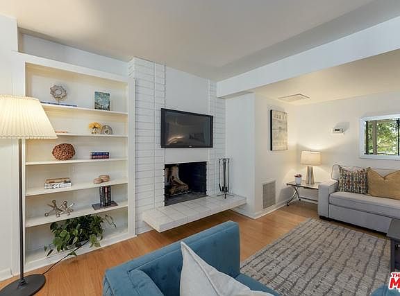 4th image of 4240 Fulton Ave Unit 208