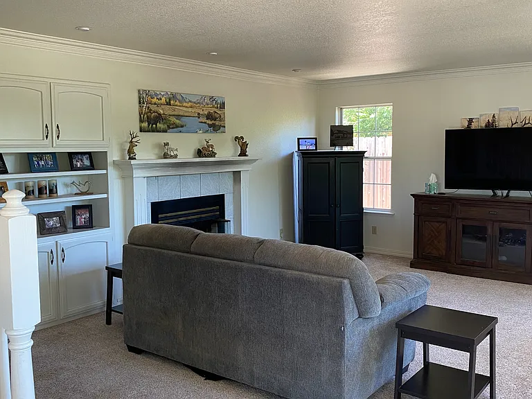 140 Helgren Ct — Photo 7