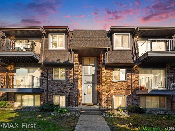 519 Riviera Dr, Saint Clair Shores, MI 48080