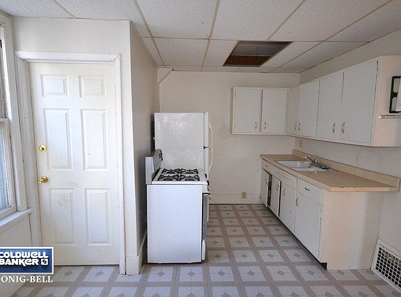 5th image of 647 Joliet St