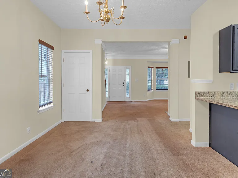 5475 Hampton Ct S — Photo 8