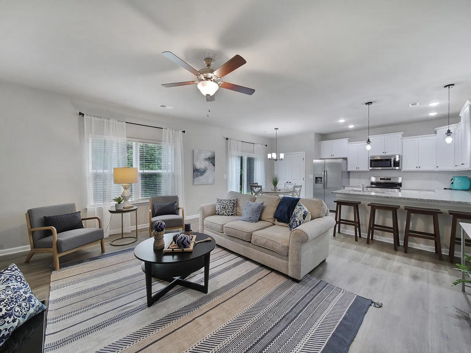 3 bed, 2.5 bath, 1600 sqft, $3,000 — Photo 3