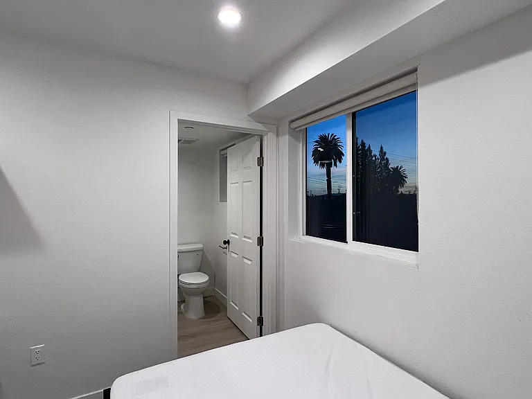 1224 W 37th Pl — Photo 69