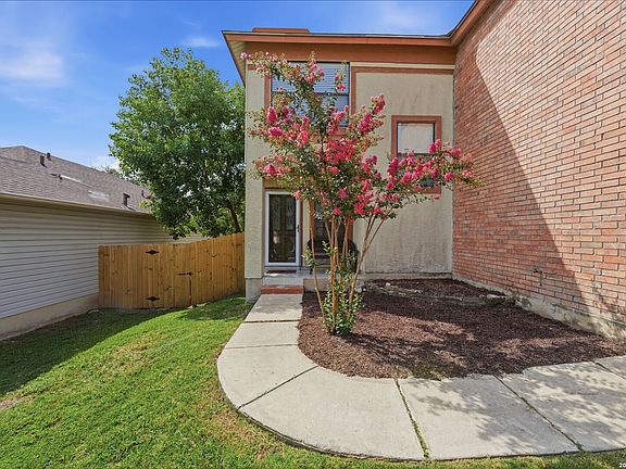 3rd image of 6714 Mesa Glade