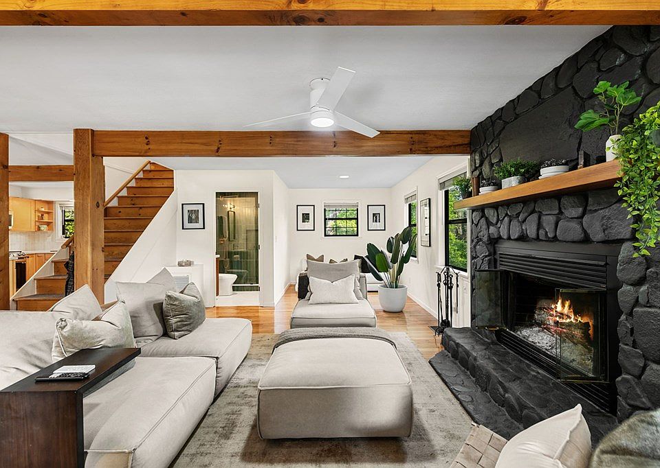 19th image of 100 Lakeview Dr