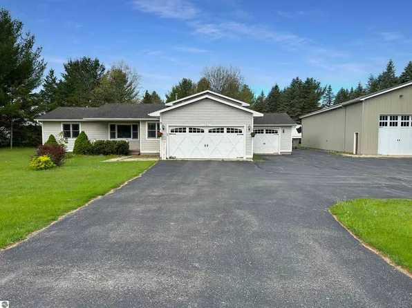1724 Pine Tree, Grawn, MI 49637