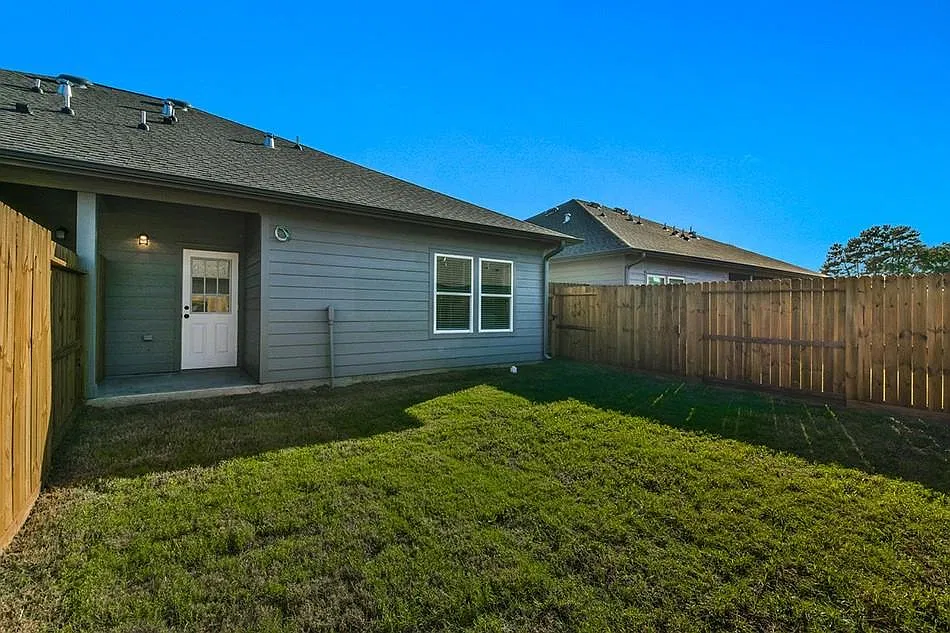 3 bed, 2.0 bath, 1259 sqft, $1,650 — Photo 2