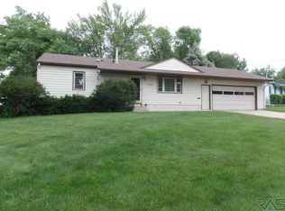 1709 S Comet Rd, Sioux Falls, SD 57103
