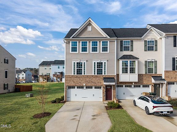 3rd image of 325 Amber Acorn Ave