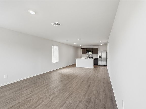 4th image of 1141 Northfield Dr