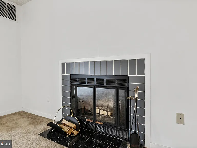 835 Chanticleer — Photo 11