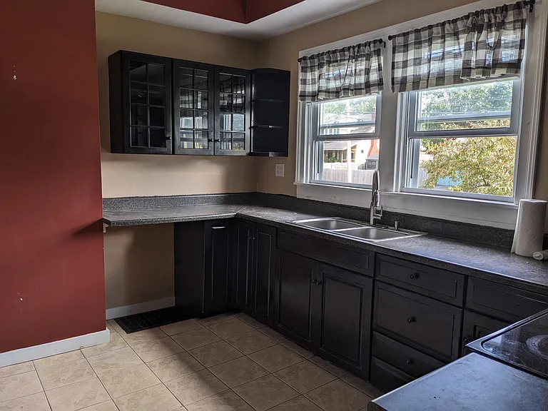 203 Bay St #B — Photo 12