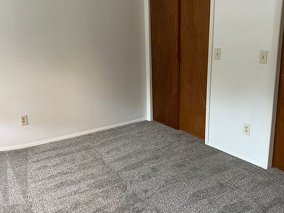 2nd image of 38 Wake Robin Rd