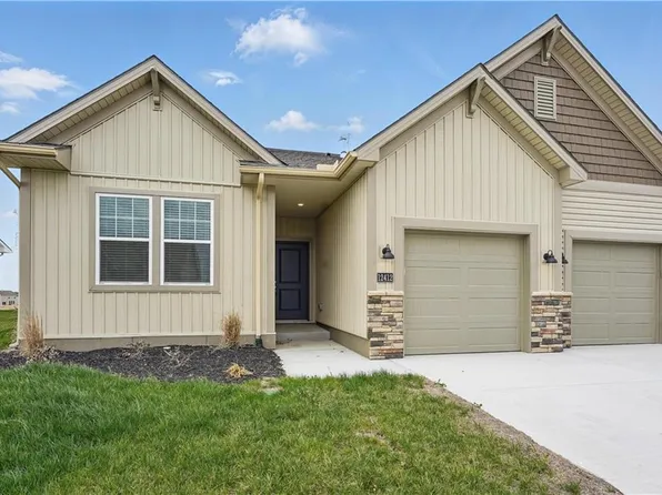 27306 E Acacia Dr, Lees Summit, MO 64086