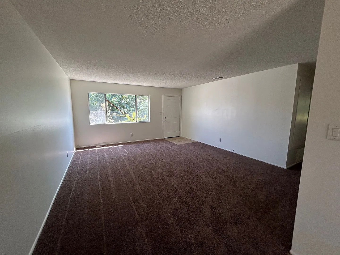 690 Lanier — Photo 4